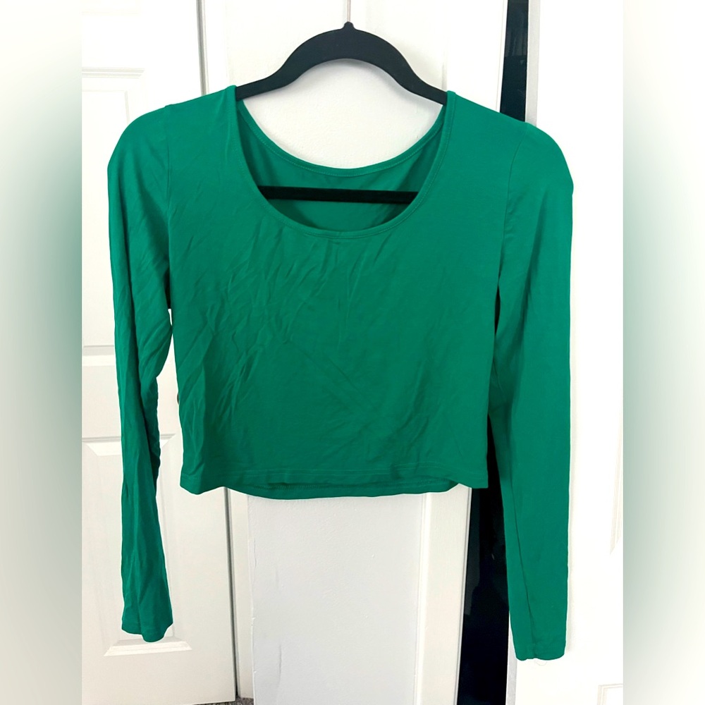 ✨ Green Cropped Long Sleeve Tee Size‎ Large